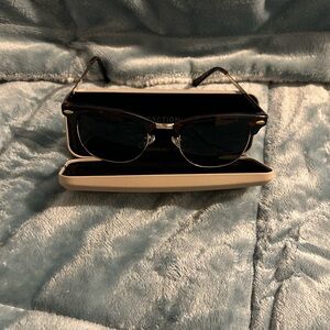 Kenneth Cole Reaction Black Sunglasses with Case